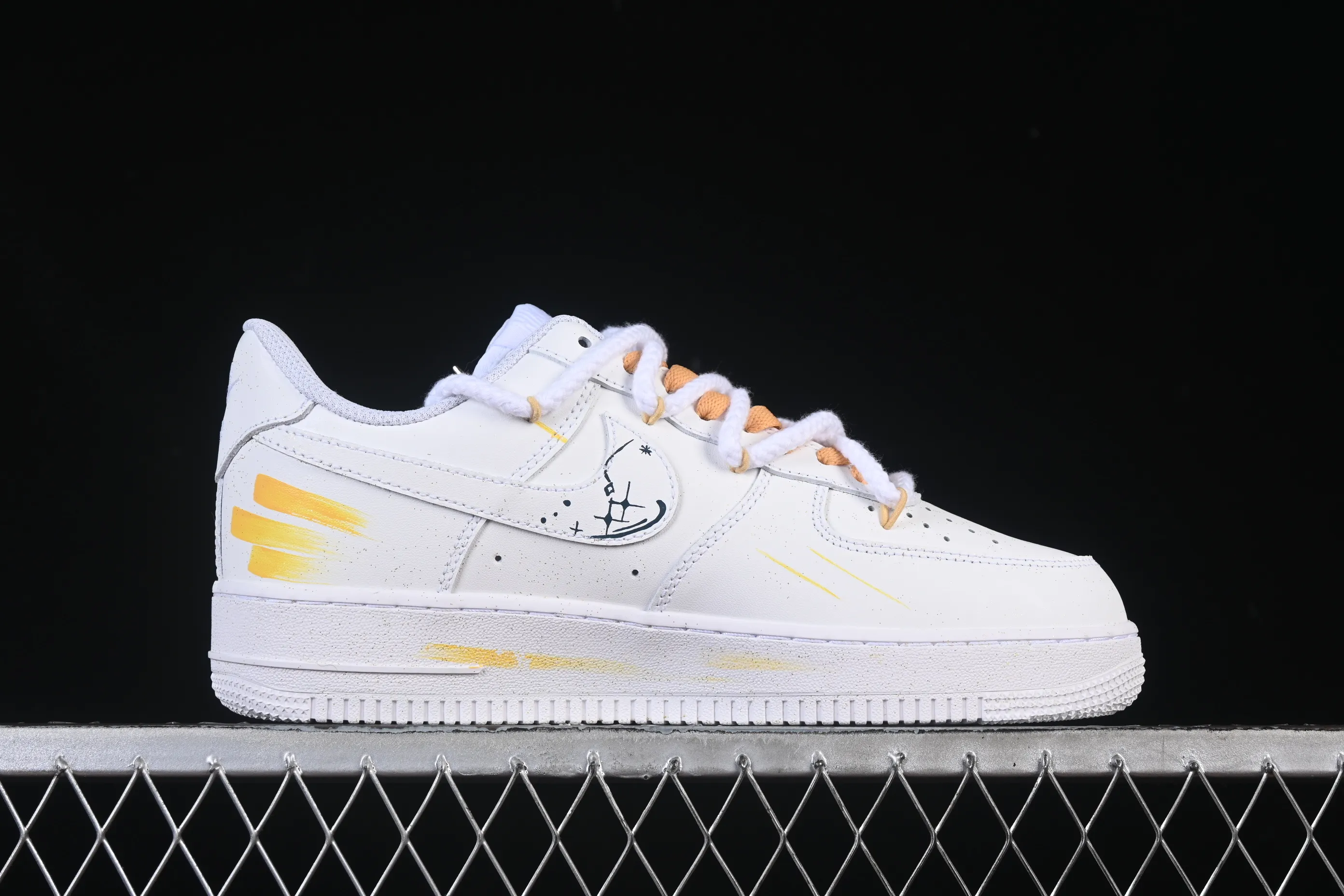 All categories Nk Air Force 1 Air Force series Nk Air Force 1 Low Air Force low-top Nike Air Force 1'07 Low "Leo" Hand-painted graffiti twelve constellations series Leo Air Force One low-top casual sneakers Constellation 723-822